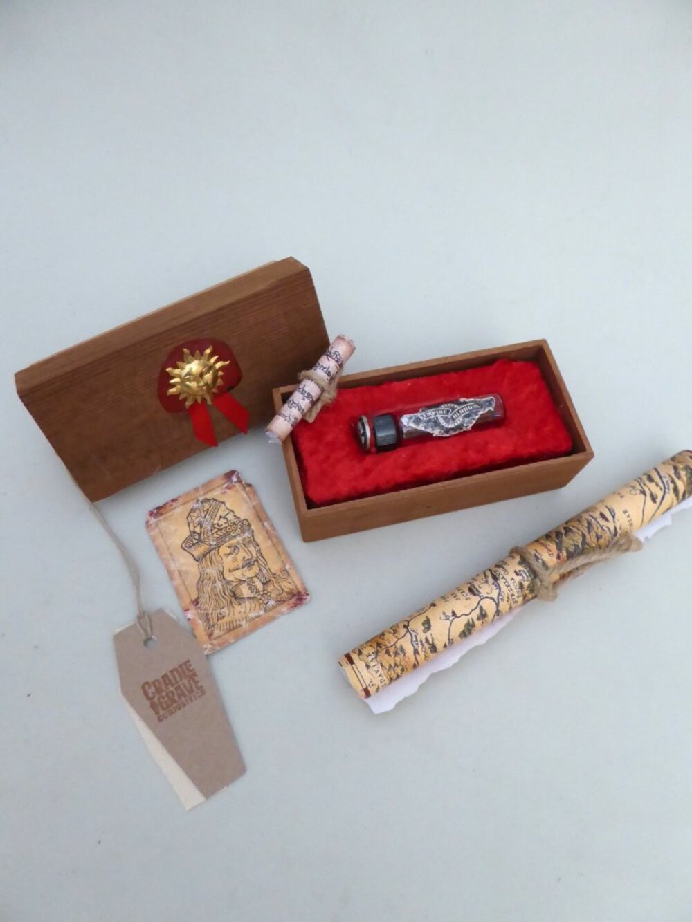 NEW VAMPIRE DRACULA BLOOD VIAL HANDCRAFTED SPECIMEN HORROR PROP ODDITY